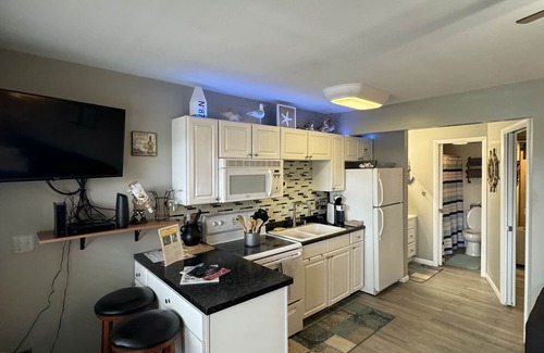 Lake Ozark Condo | Charming condo on the 4 mile marker of the lake of the ozarks.
