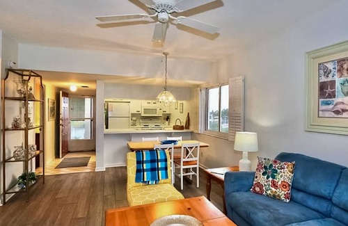 Bonita Shores Condo | Charming condo with amazing gulf views & screened lanai