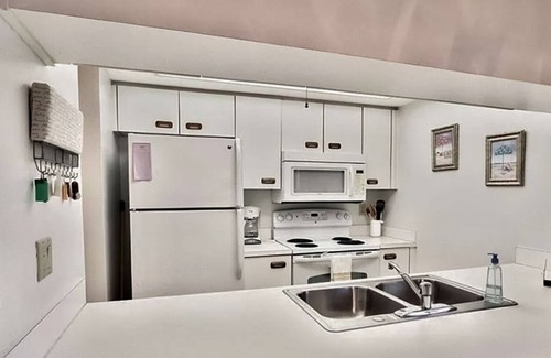 Bonita Shores Condo | Charming condo with amazing gulf views & screened lanai