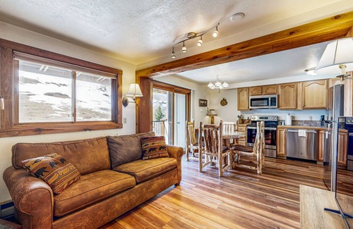 Crested Butte Condo | Charming Condo with Indoor Pool and Hot Tub - On Bus Line Half-Mile to Slopes