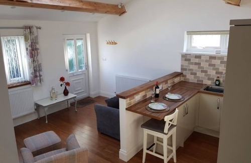 Chorlton-by-Backford Cottage | Charming Contemporary Cottage in Saughall – Minutes from Chester