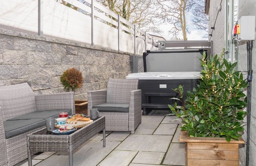 Falmouth Cottage | Charming Cornish cottage with private hot tub/shared pool, nr Falmouth/Helford