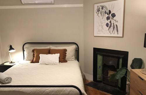 Broken Hill Cottage | 🏡 Charming Cosy Cottage IN Quiet North Location - Family, PET & Work Friendly