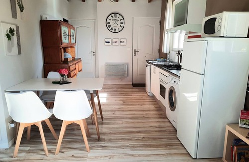 Brain-sur-Allonnes Cottage | Charming Cottage in Loire-Anjou-Touraine Park with Garden, Terrace, Near Saumur