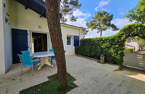 La Tranche-sur-Mer House | Charming Cottage with Garden, Near Beach & Shops, Sleeps 6