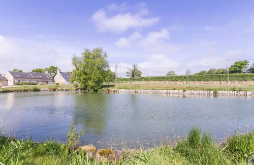 Montsurvent Cottage | Charming cottage with fireplace and pets allowed in Gouville-sur-Mer