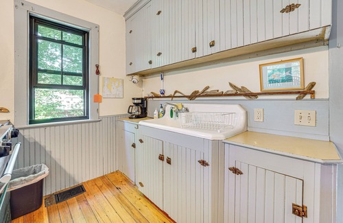 Boothbay Harbor House | Charming Cottage w/Patio, Walk to Boothbay Harbor