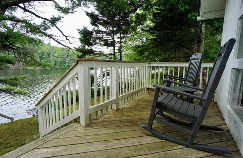 Boothbay Harbor Cottage | Charming Cottage on the Great Pond in Boothbay Harbor, Maine