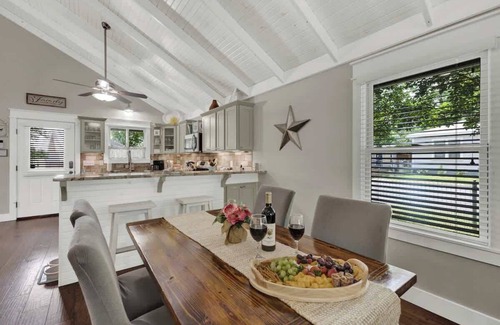 Fredericksburg House | Charming Cottage-3 Mins to Downtown-Pet Friendly!