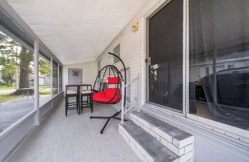 Kissimmee Cottage | Charming cottage 10 mins to Disney, Pool, Mini Golf, Fitness room and more!