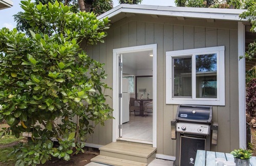 Haleiwa Cottage | Charming Cottage across the street from beach and walking distance to Haleiwa!