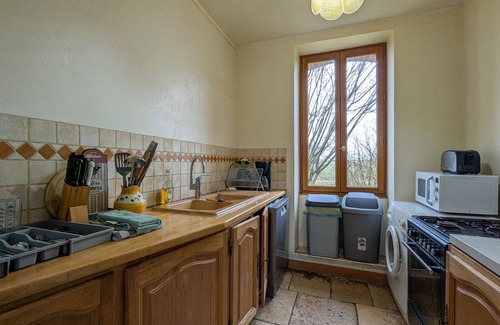 Giroux Cottage | Charming Cottage Amidst Nature with Pool & Tennis Access