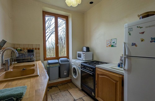 Giroux Cottage | Charming Cottage Amidst Nature with Pool & Tennis Access