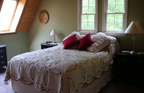 Fairview Cottage | Charming Cottage-Beautiful Views-Private Pond-~NC~ Mountains!