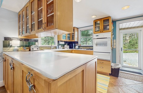 Ogunquit - Wells Cottage | Charming Cottage Close to Beaches with a Relaxing Patio and Nearby Attractions