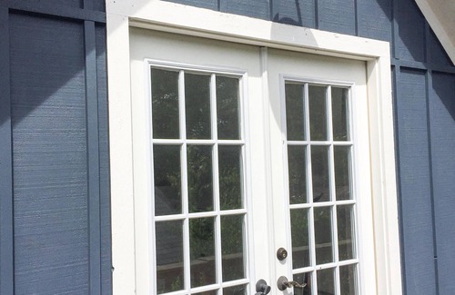 Saugatuck Apartment | Charming Cottage Coach House in Downtown Saugatuck