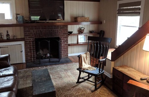 Brevard Cottage | Charming Cottage Downtown
