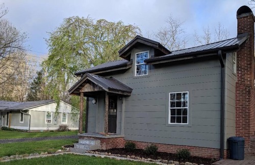 Brevard Cottage | Charming Cottage Downtown