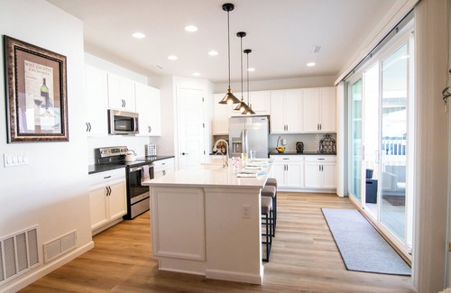 The Pinery House | Charming Cottage EV Charging + Huge Yard