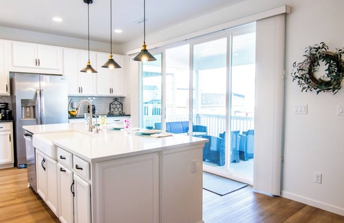 The Pinery House | Charming Cottage EV Charging + Huge Yard