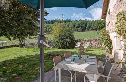 Sevelinges Cottage | Charming cottage for 6, enclosed garden, pets accepted