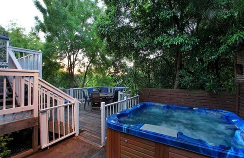 McCrae House | Charming cottage, fully furnished, beach side.