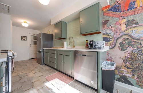 North Kessler Manor House | Charming Cottage - Game Room - Yard
