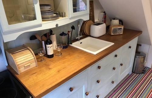 Cliffe Pypard Cottage | Charming cottage with fabulous views.