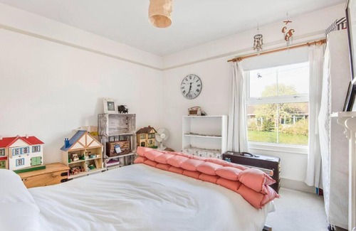 Henley House | Charming Cottage Close To Regatta