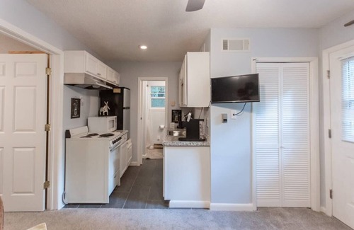 Otto House | Charming Cottage Getaway with Hot Tub & Fire Pit