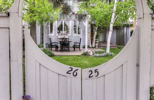 Cory House | Charming Cottage House