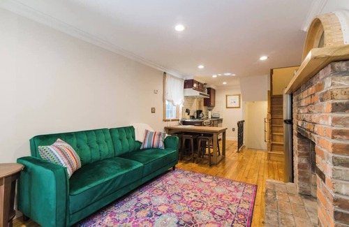 Washington Square West Cottage | Charming cottage in Ave of the Arts -Center City