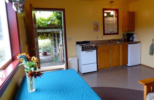 Port Townsend Cottage | Charming Cottage in Secret Garden