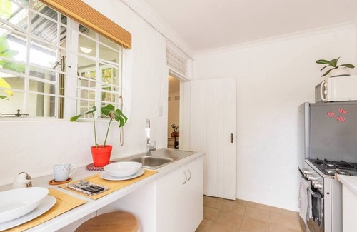 Greater Johannesburg Metropolitan Area Cottage | Charming cottage in terrific Johannesburg with WiFi