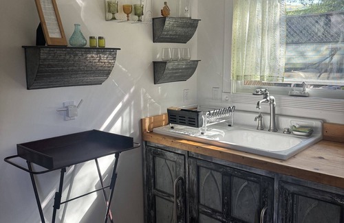 Fetters Hot Springs-Agua Caliente Cottage | Charming cottage in beautiful Sonoma with HVAC and deck