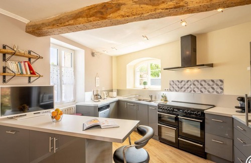 Royallieu Village Cottage | Charming cottage in Compiègne with WiFi and terrace