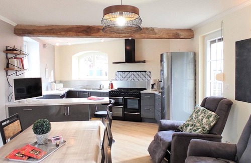 Royallieu Village Cottage | Charming cottage in Compiègne with WiFi and terrace