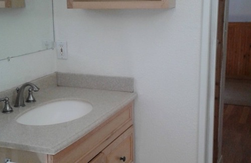 Carmichael Cottage | Charming cottage in delightful Fair Oaks with WiFi and AC and heat.nn