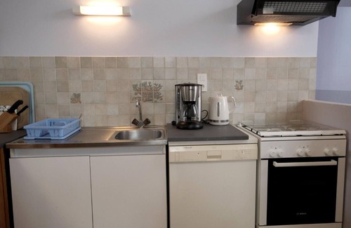 La Montagne Cottage | Charming cottage in La Montagne with fireplace, pets allowed