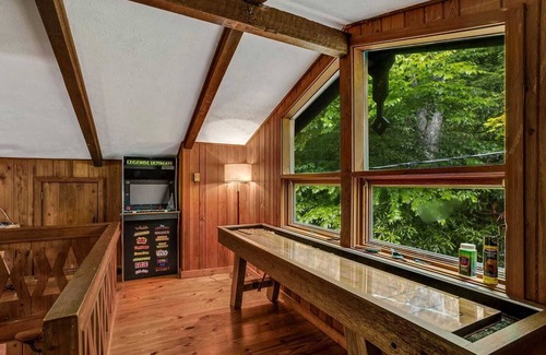 Boone Cottage | Charming Cottage in Gated Community