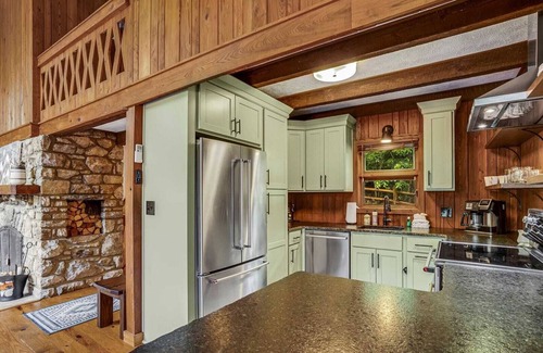 Boone Cottage | Charming Cottage in Gated Community