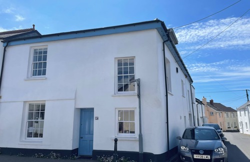 Hartland House | Charming cottage in historic village near the sea