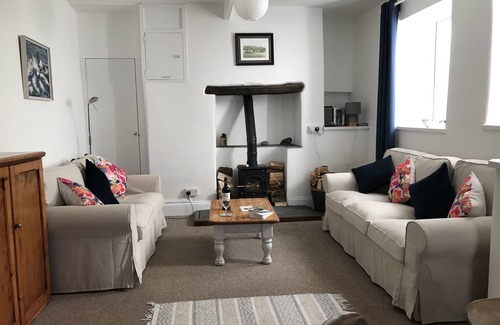 Hartland House | Charming cottage in historic village near the sea
