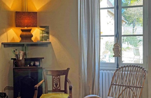 Loisail Cottage | Charming cottage in Perche Park with fireplace and garden