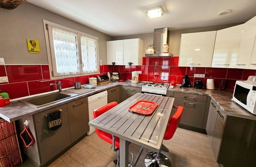 Sazilly Cottage | Charming cottage in Sazilly with private garden and WiFi