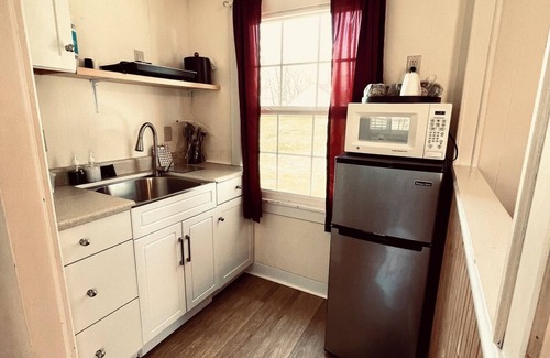 Bar Harbor Cottage | Charming cottage in Bar Harbor - Cozy fireplace, Kitchen, AC & Wi-Fi - Sleeps 6.