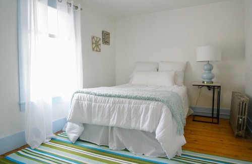 Stockbridge House | Charming cottage in Norman Rockwell's Stockbridge with two decks!
