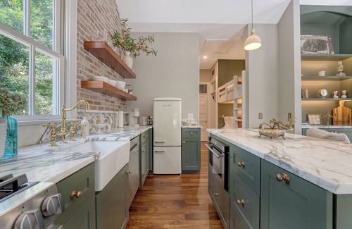 Summerville Historic District Cottage | Charming cottage in downtown historic Summerville