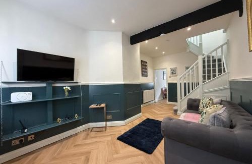 Windsor House | Charming cottage in WINDSOR - WALK TO CASTLE &SHOPS!