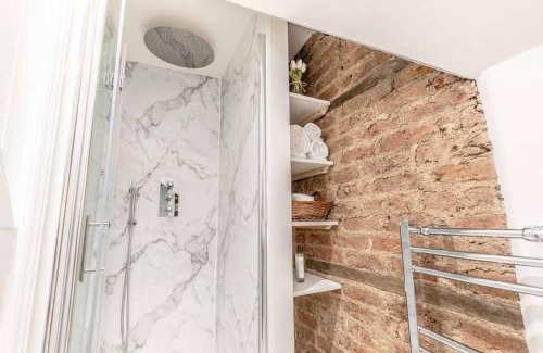 Windsor House | Charming cottage in WINDSOR - WALK TO CASTLE &SHOPS!